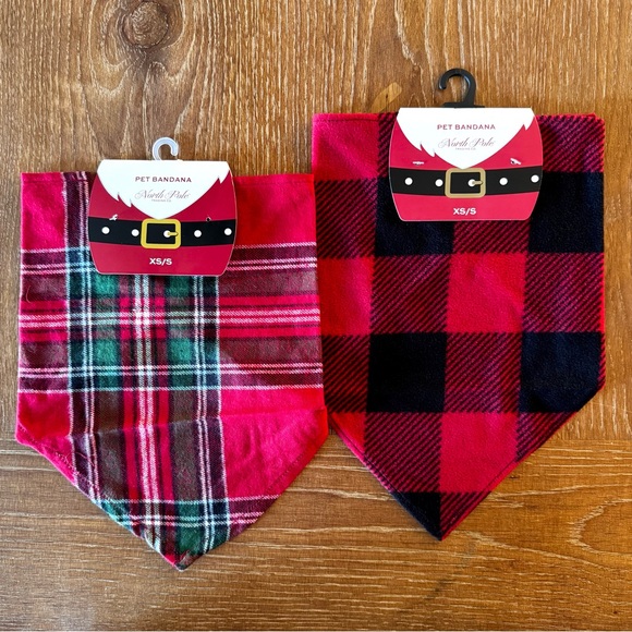 NWT 1 set of 2 red plaid dog bandanas XS / S - Picture 2 of 10